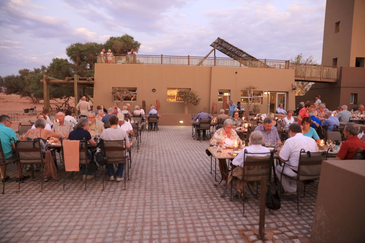 2018-10-28 Fahrt durch die Kalahari zu unserer Sossusvlei Lodge