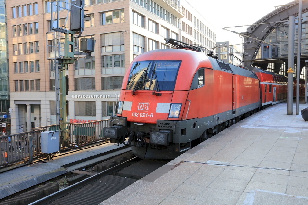 UIC 91 6182 / DB BR 182 / Siemens ES64U2 (Taurus)