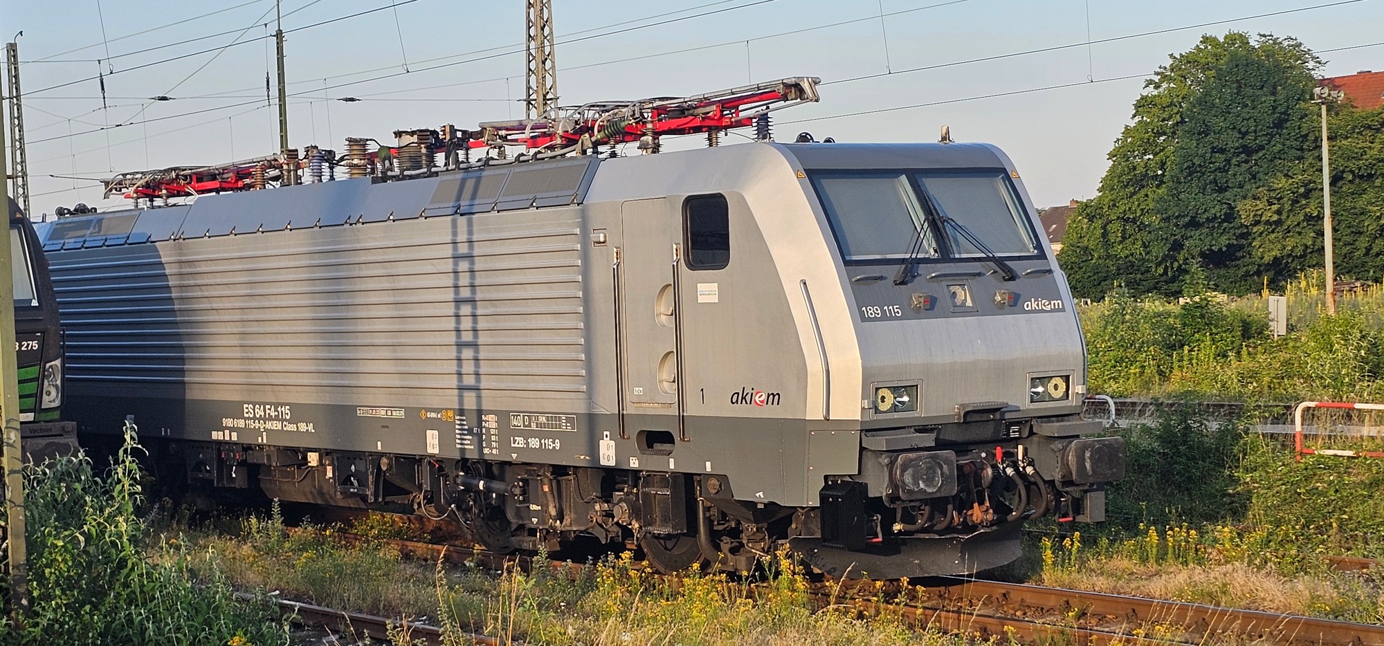 189 115